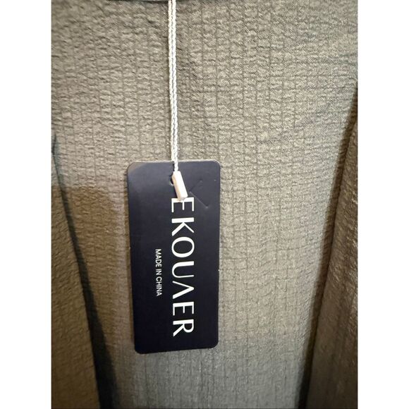 NWT Ekouaer Women's Textured Long Sleeve Button-Up Shirt Sage Green Size Small - Picture 3 of 9